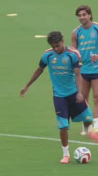 Lo mejor de Lamine Yamal en el entrenamiento en un minuto