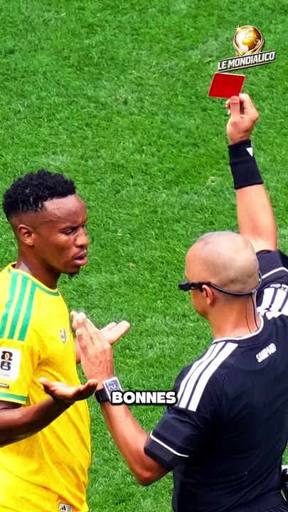 Pourquoi les arbitres de la Coupe du monde ont-ils leurs noms écrits au dos de leurs maillots ? 🤔