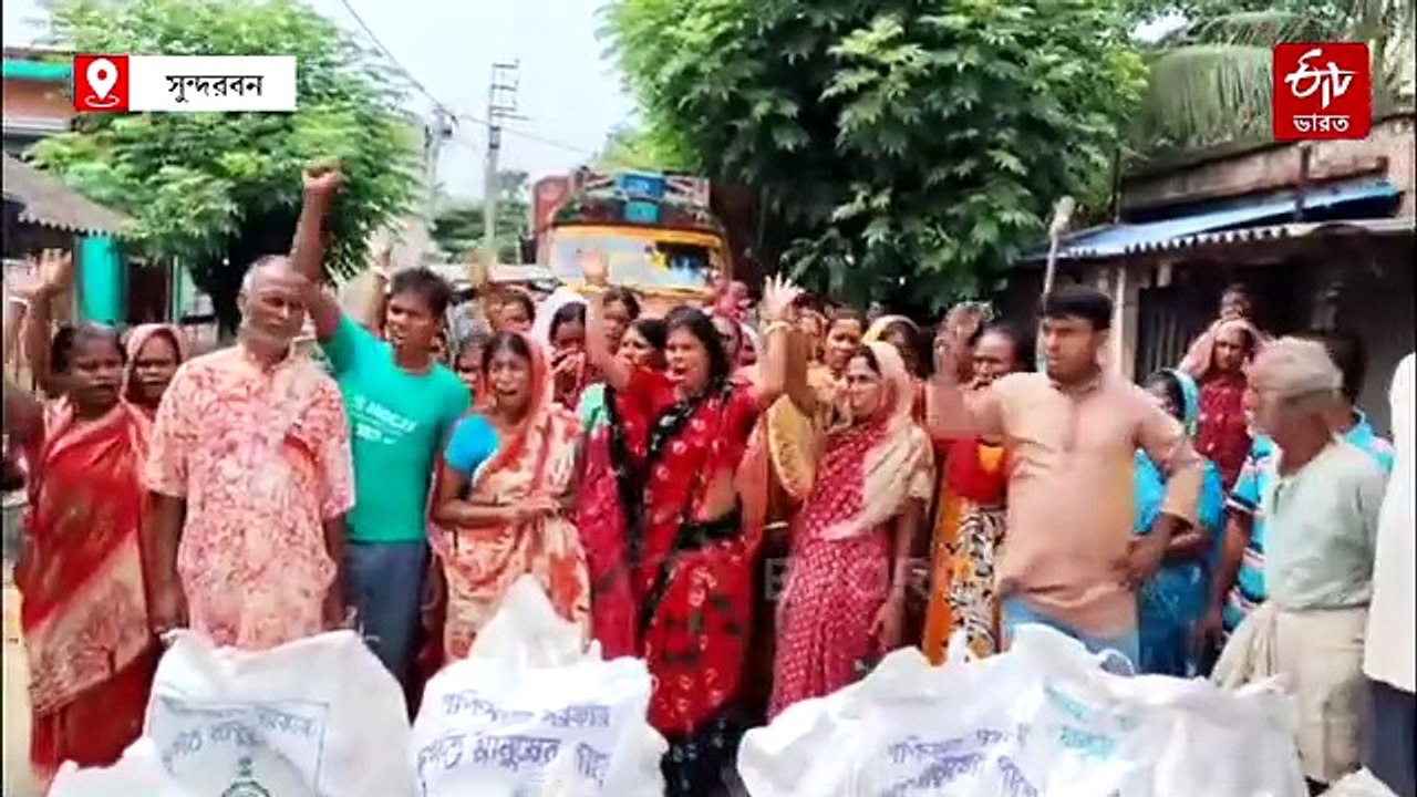 আমফানের ত্রিপল থেকে মাছের খাবার ! তৃণমূল বুথ সভাপতির বাড়িতে সরকারি ত্রাণের পাহাড়