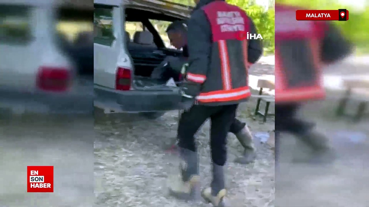 Malatya'da park halindeki otomobile giren yılan paniğe neden oldu