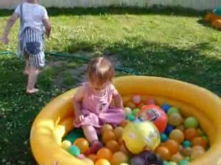 Tom & Lucie dans le jardin