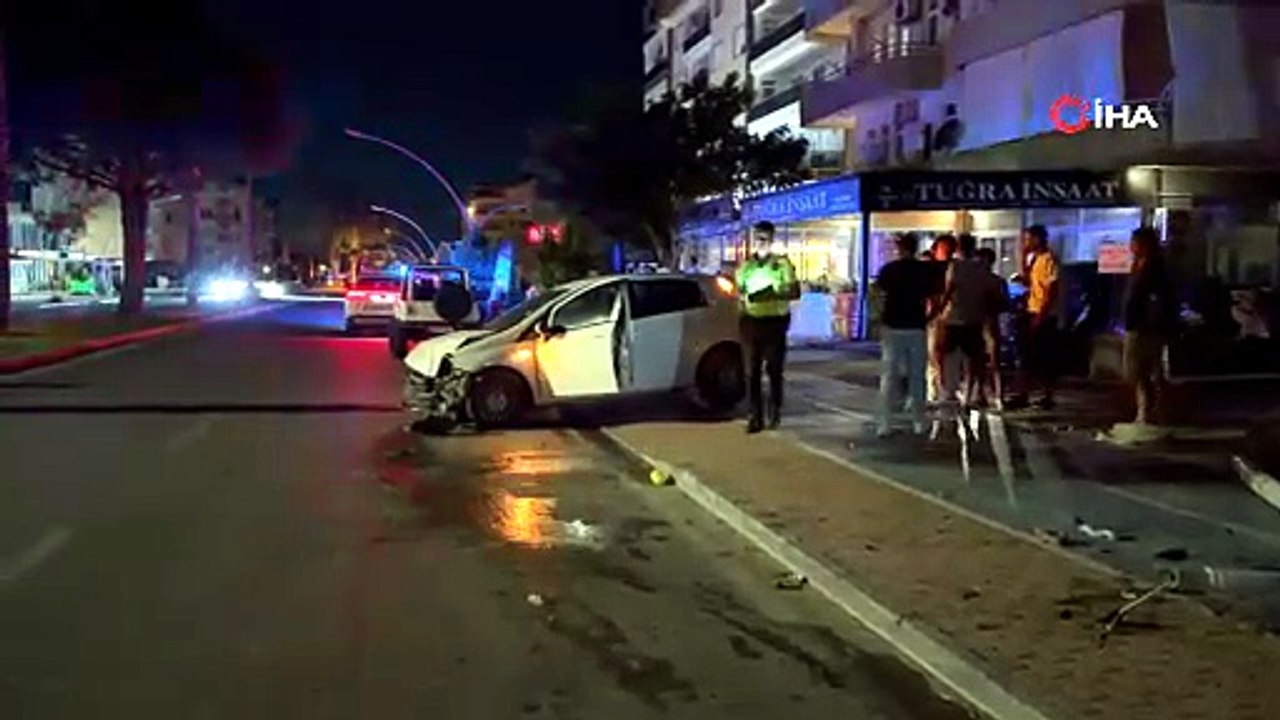 Kontrolden çıkan otomobil çarpmadık yer bırakmadı