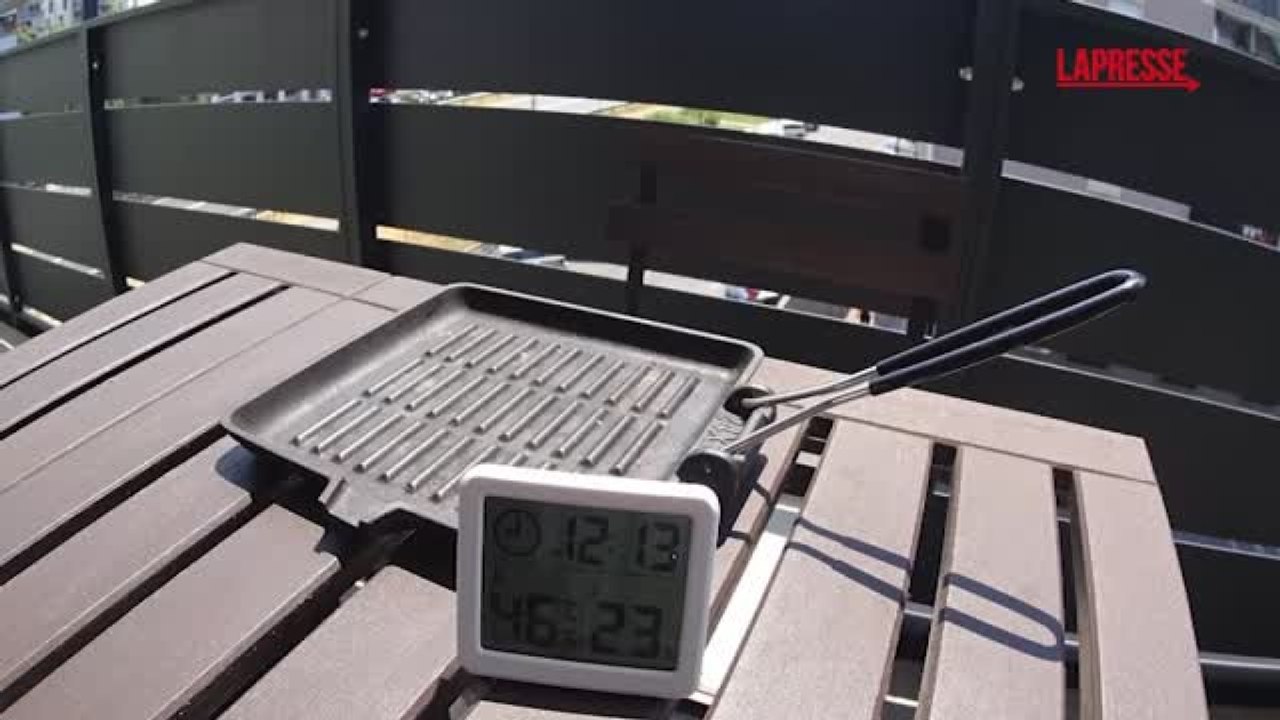 Caldo: esperimento a Milano, carne sul terrazzo cuoce dopo 20 minuti. Il video in timelapse