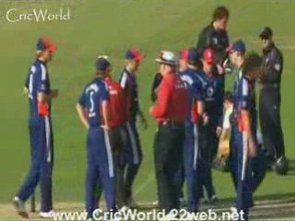 Controversy on Ryan Sidebottom collides with Grant Elliott
