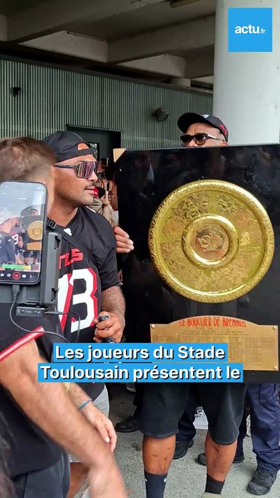Stade Toulousain : l'arrivée des joueurs avec le Brennus à Toulouse