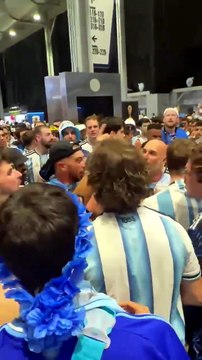 Perdió la billetera , el ingenio de los hinchas argentinos en Dallas