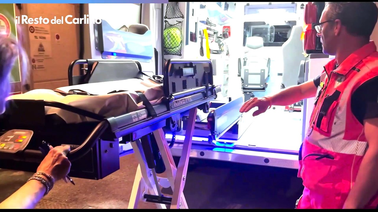 I soccorritori fuori dalle discoteche