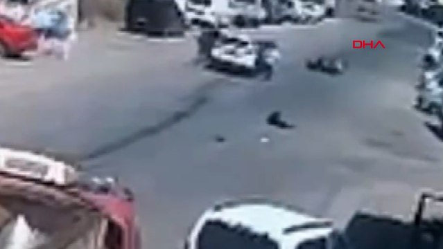 15 yaşındaki sürücünün çarptığı motosikletin sürücüsü ağır yaralandı; kaza anı kamerada