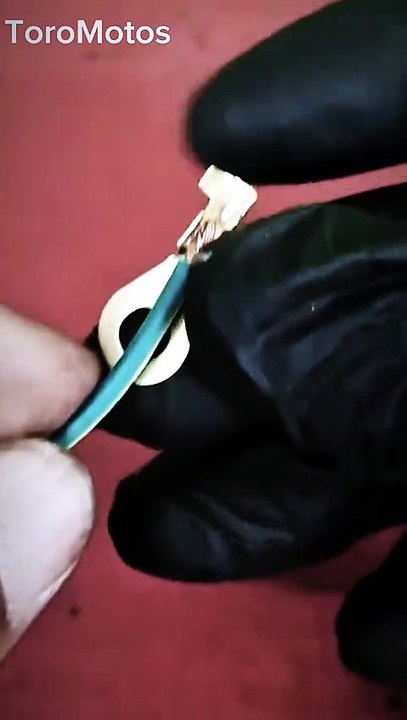 Como poner una terminal en un cable con un alicate