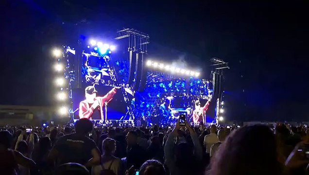 Vasco Rossi a Olbia, il gran finale con Albachiara e i fuochi d'artificio davanti a 36mila persone