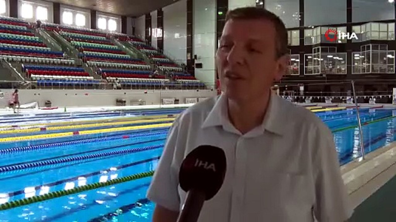 Dişleriyle tuttuğu kemerle şampiyon oldu