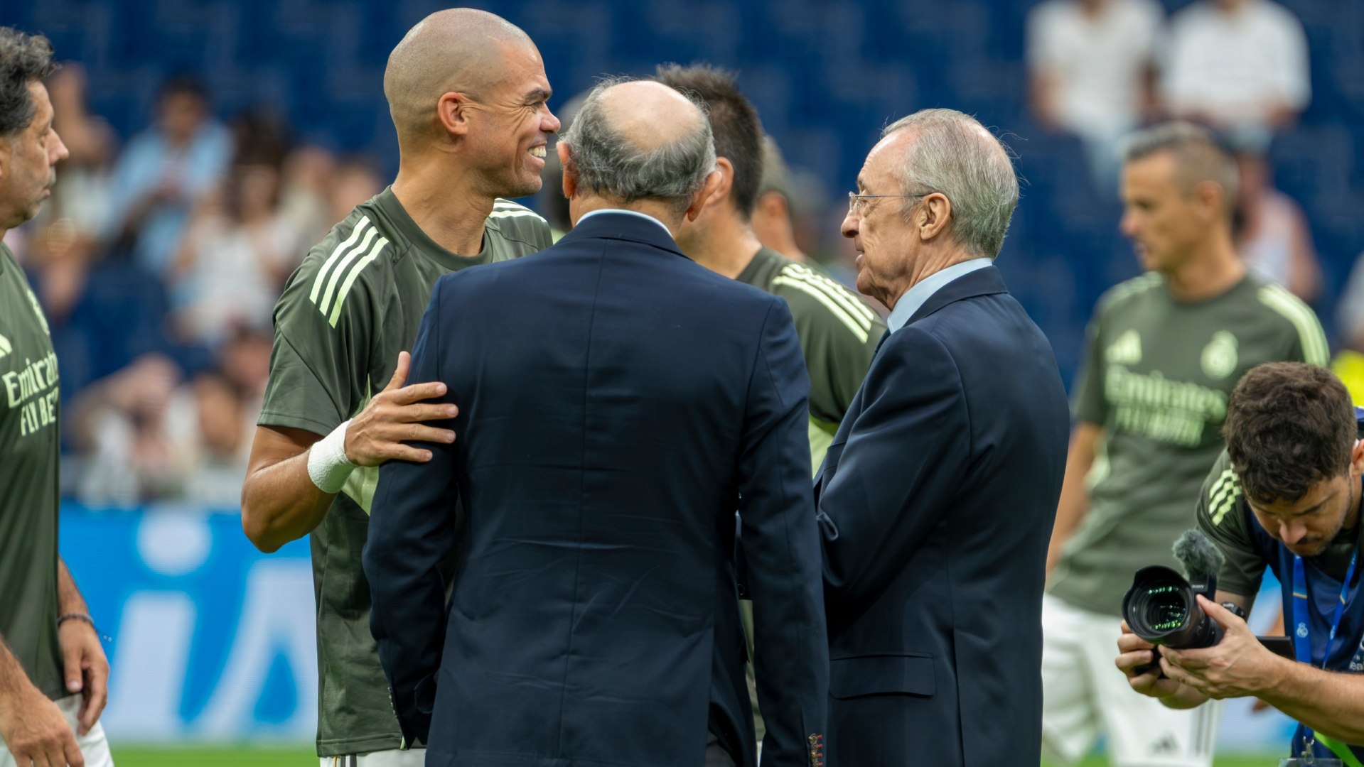 El Bernabéu se vuelve loco con Pepe en plena oleada de rumores