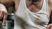 "Disgusting! You Won't Believe What Fell Into This Curry! 🤮🛑"