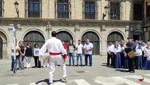 Zabalza da el testigo de la fiesta del Rey de la Faba a Cortes