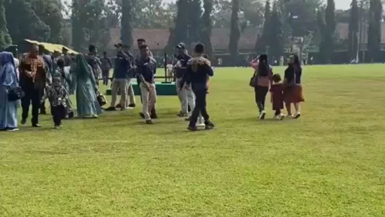 Young boy overwhelmed with joy as he reunites with his soldier brother