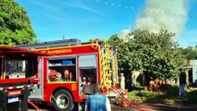 Veja como ficou a casa destruída por incêndio no Bairro Neva, em Cascavel