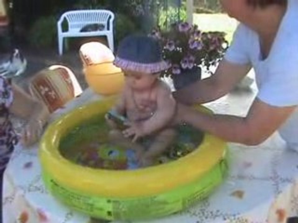 premiere baignade de Noélie