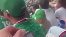 Aficionado mexicano se hace viral al introducir esta botella en el Estadio Azteca
