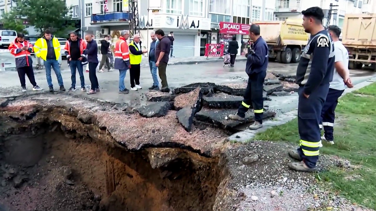 Başkent’te sağanak: Yol çöktü, alt geçitleri su bastı