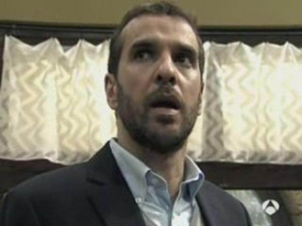 Luis Merlo en El Internado 22-Los cinco vengadores