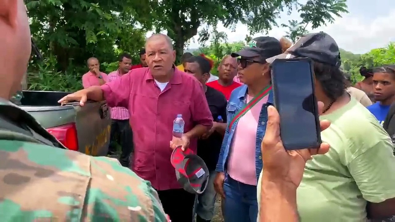 Comunidades de Monte Plata realizan marcha pacífica contra operaciones de la minera San Agustín