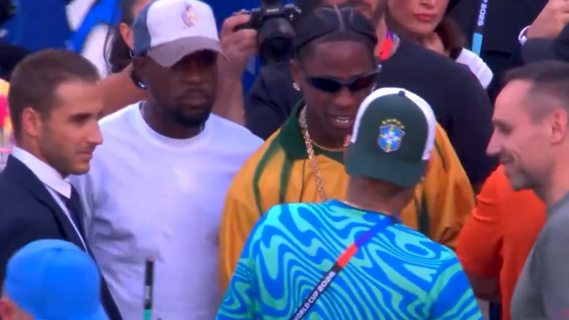 El inesperado cara a cara entre Neymar y Travis Scott antes del debut de Brasil