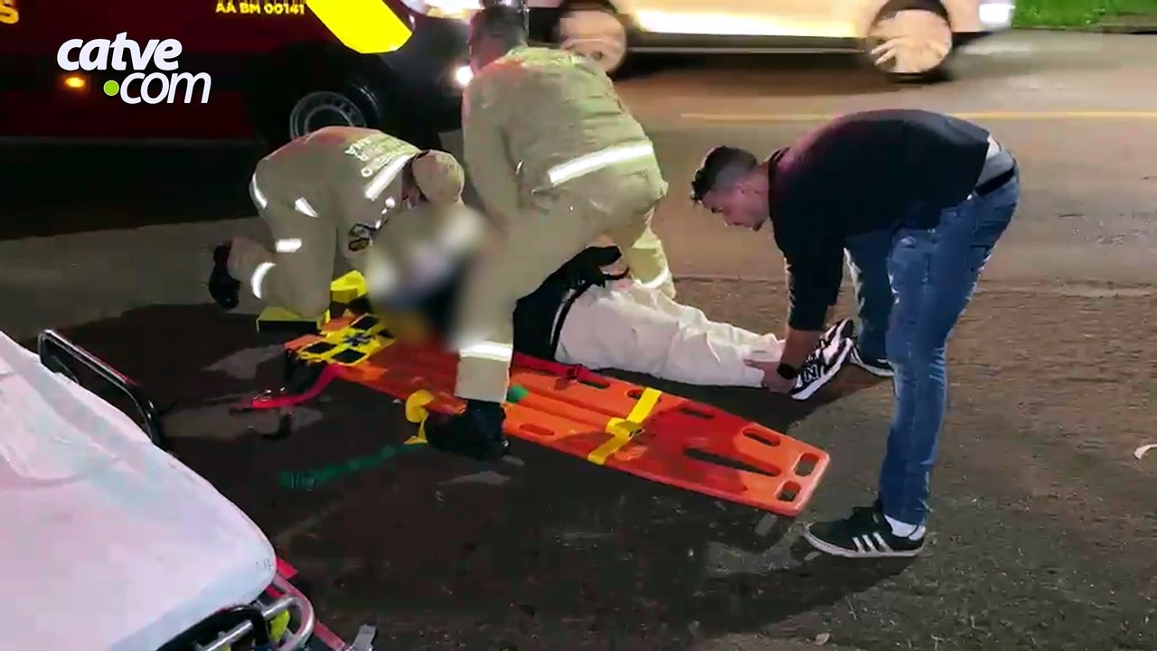 Jovem fica ferida após queda de patinete em frente à Polícia Civil de Cascavel