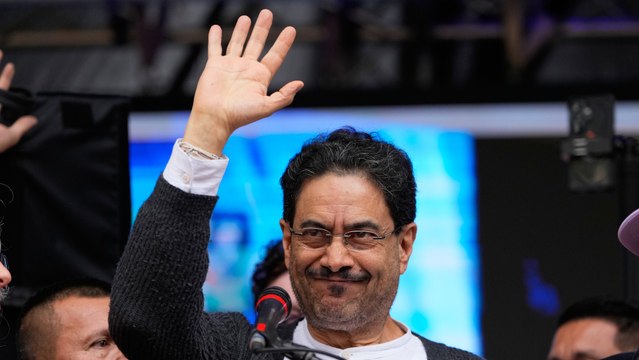 Iván Cepeda durante su mitin de cierre de campaña en Bogotá