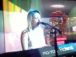 Léa Castel - Ne me promets pas (live showcase sfr)