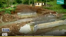 'നല്ല മഴ പെയ്താൽ എങ്ങൻെ പോകാന്ന് അറീല...ആ വഴിയും ചെളിയാണ്...'