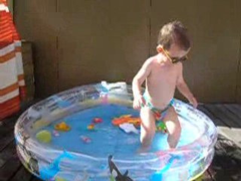 Saut dans la piscine