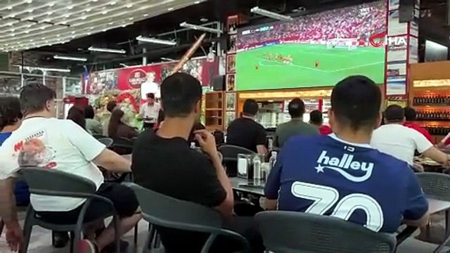 Hem ciğer yediler hem de dev ekranda maçı izlediler | Ajansspor | IHA