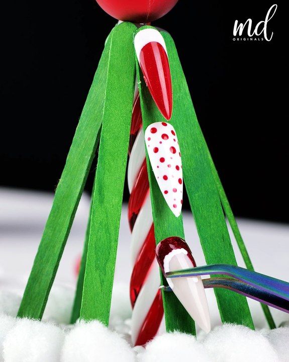 Nail your DIY Christmas tree this Holiday season 🎄💅