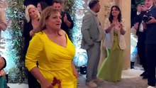Περήφανη και ευτυχισμένη μαμά η Βίκυ Σταυροπούλου, «τα έσπασε» στον γάμο της Δανάης Μπάρκα