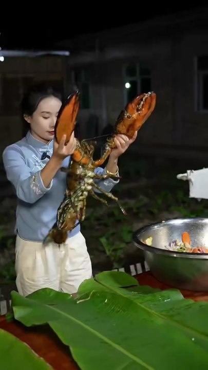 Tôm mình bắt được nên bố ăn ngon hơn hẳn #amthuc #tomhum #mukbang