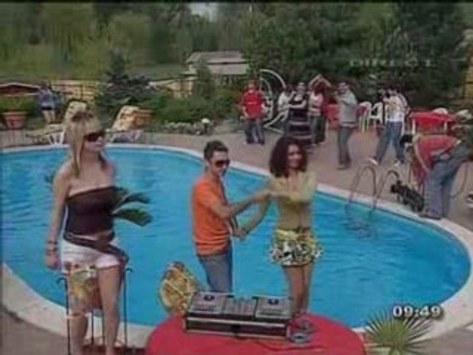 Angela rusu lumea -i plina de barbati''