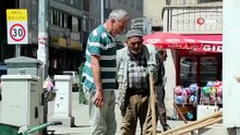 Tarım aletlerini satan 80 yaşındaki vatandaş yürekleri parçaladı