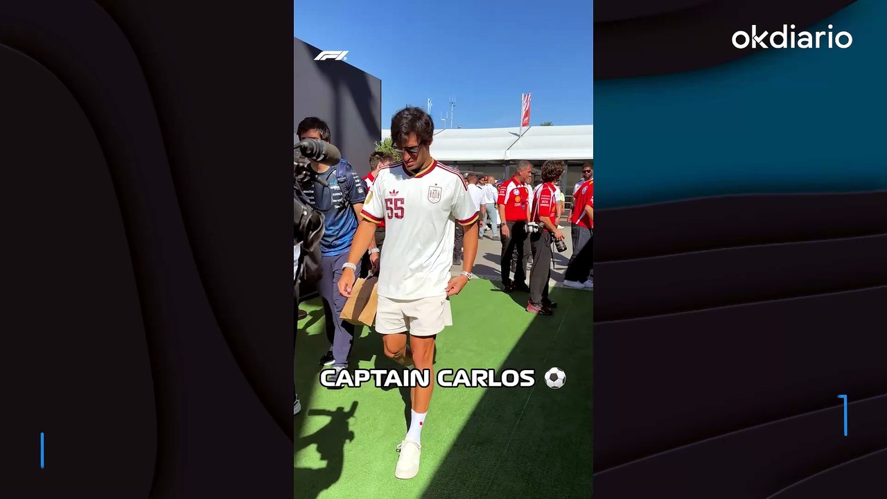 La pasión por España también en la F1: Sainz llega a Montmeló con la camiseta de la selección