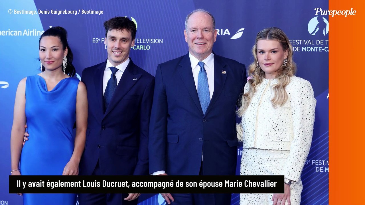 Cette robe espagnole portée par Ester Exposito date de 2017 et fait encore sensation aujourd’hui aux côtés du prince Albert