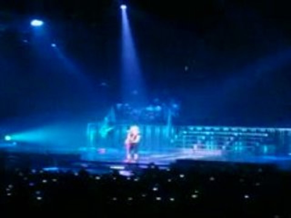 Avril lavigne - Happy Ending (Live Bruxelles)