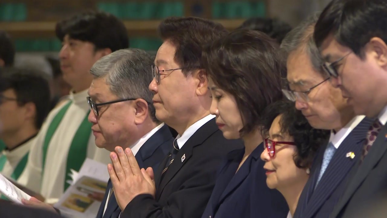 이 대통령, 교황청 특별미사 참석...내일 레오14세 교황 면담 / YTN