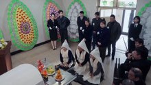 智斗老油条，妻子当“白事主持”：硬核厂长的宠妻与破局之路