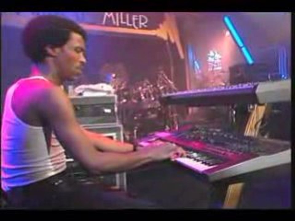 Marcus Miller R------