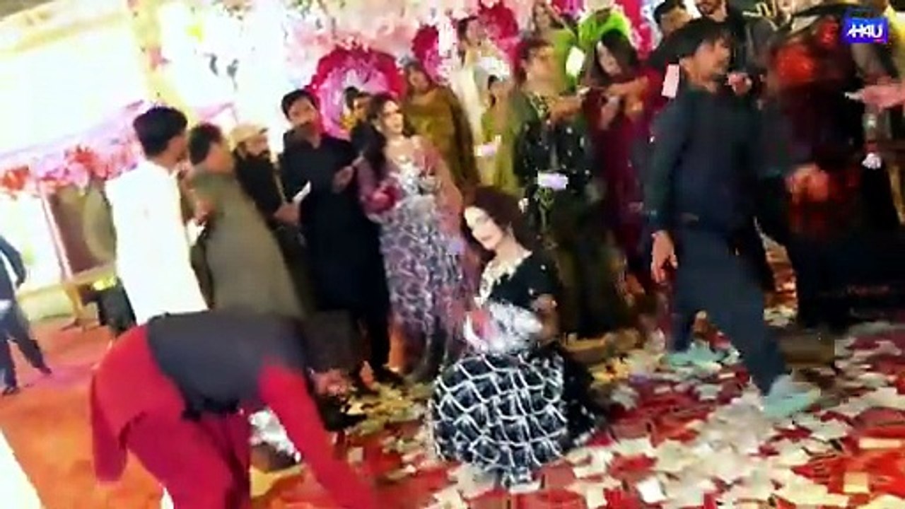 Aksar Is Duniya Mein Zoya Khan