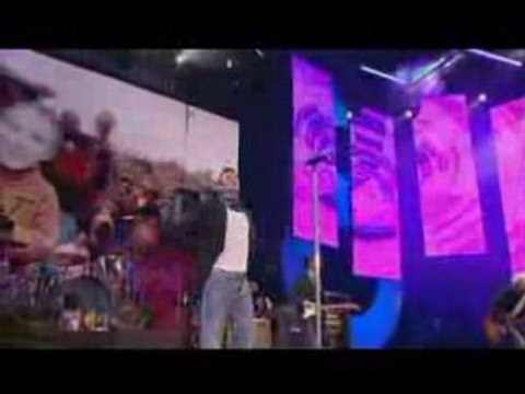 Robbie Williams Let me entertain you live8