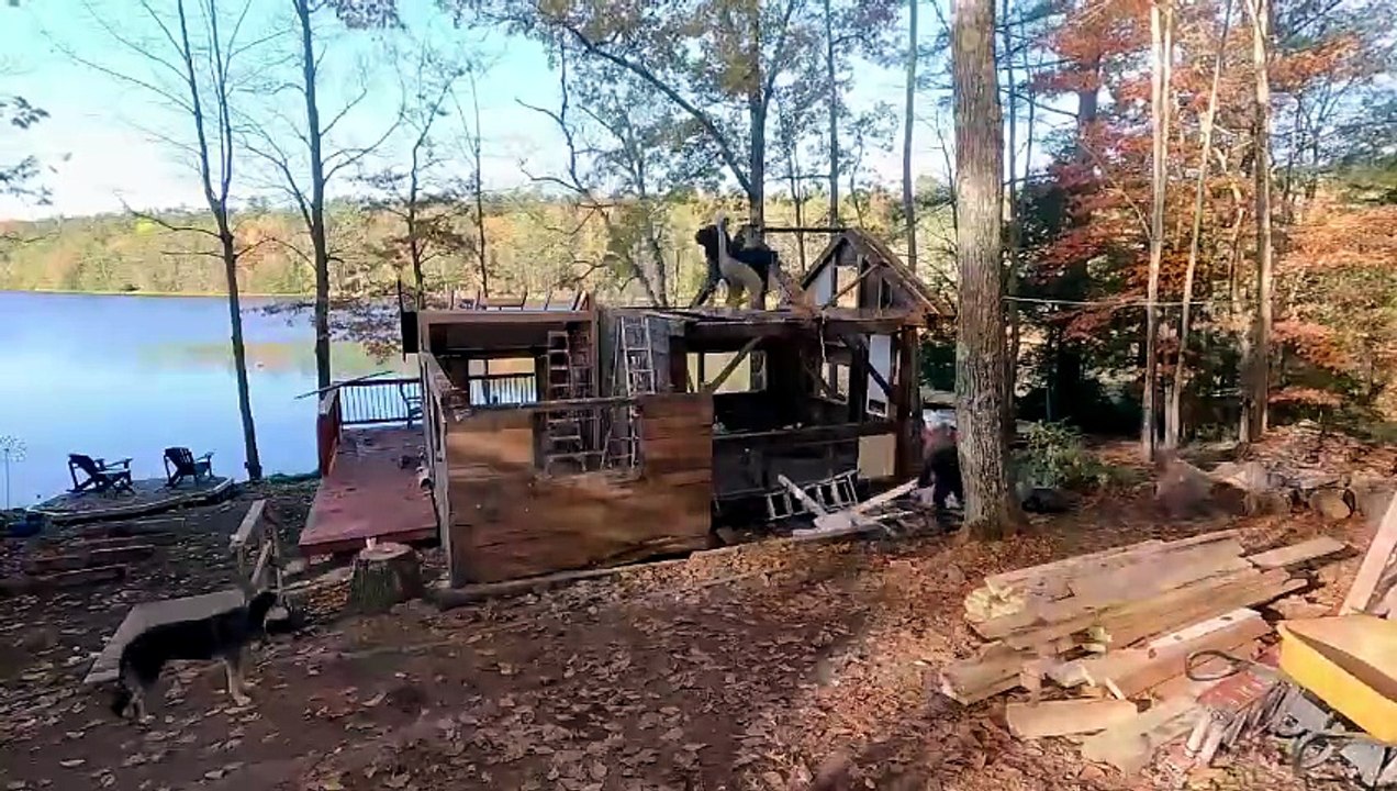 Maine Cabin Masters S13E02 Heads in Beds