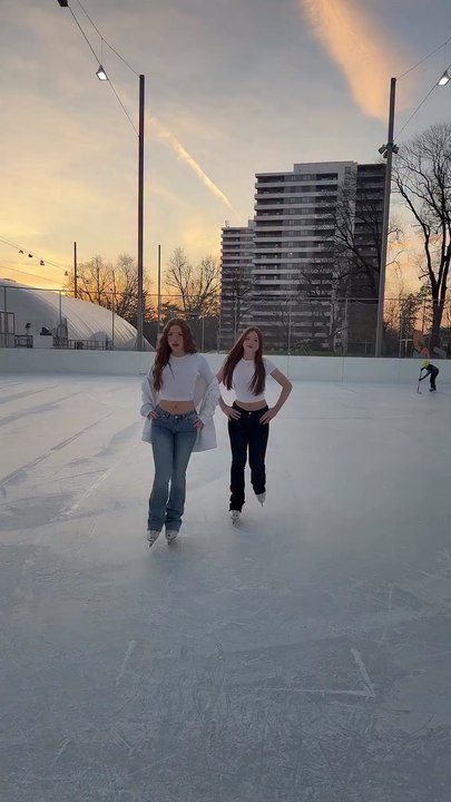 #twins #trendingreels #vs #iceskating #fyp