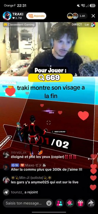 Traki montre sont visage