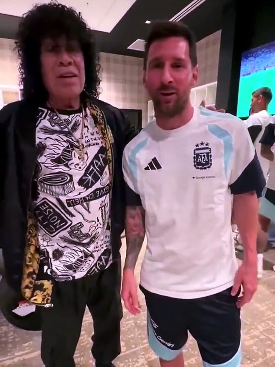 La Mona Jiménez cantó con la Selección Argentina