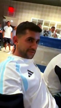 La Mona Jiménez canta ¿Quién se ha tomado todo el vino? con la Selección